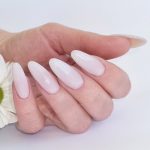 Maskuojanti bazė PNB UV/LED Crystal Base, Milk, 8 ml - Image 4